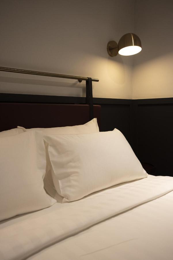 Monocolo Boutique Hotel Kota Kinabalu Esterno foto